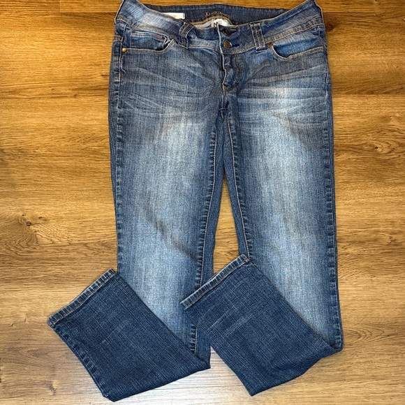 Decree Skinny Juniors 11 Low Waist Whisker Faded Stretch Denim Jeans - Picture 1 of 9